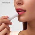 thumbnail image 4 of Bálsamo Labial Orgánico COOLA Tinte Mineral SPF 30 Protección Diaria Vegano, 4 of 5