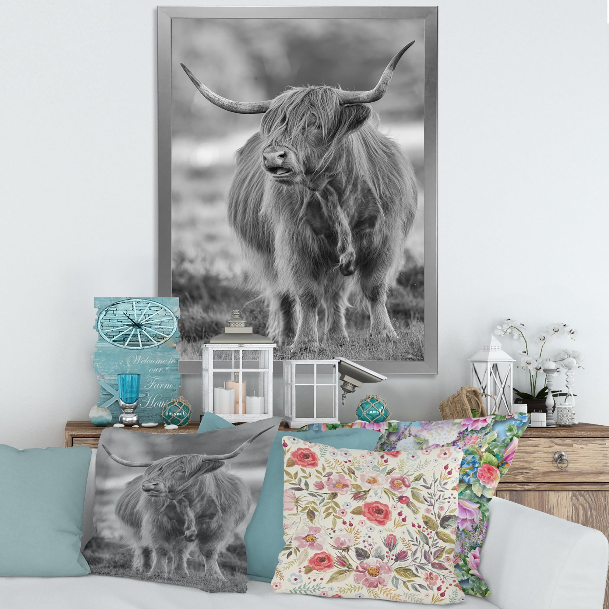 Designart 'Close Up View of Monochrome Bull' Farmhouse Framed Art Print