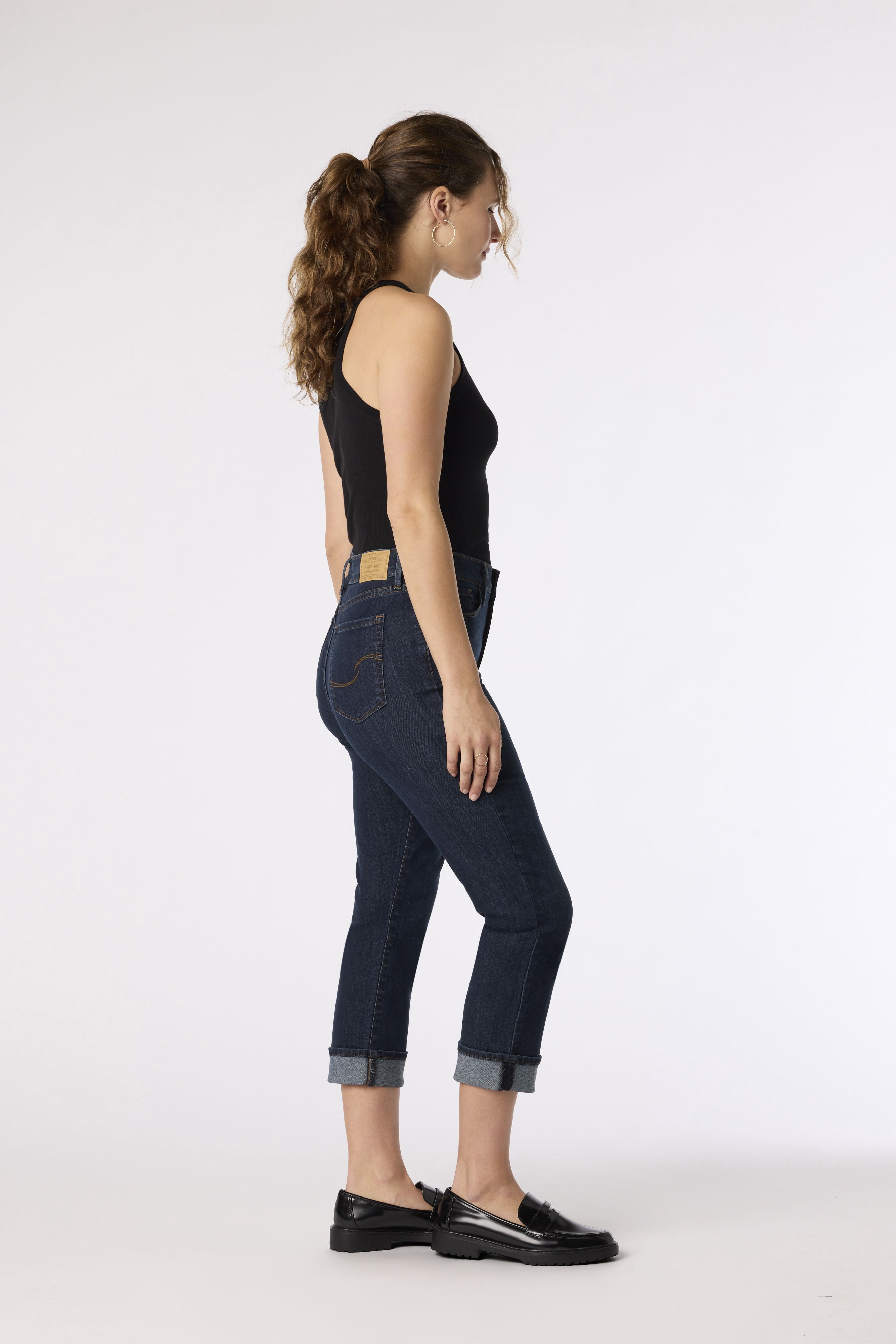 Levi Strauss Signature Women's Mid Rise Capri