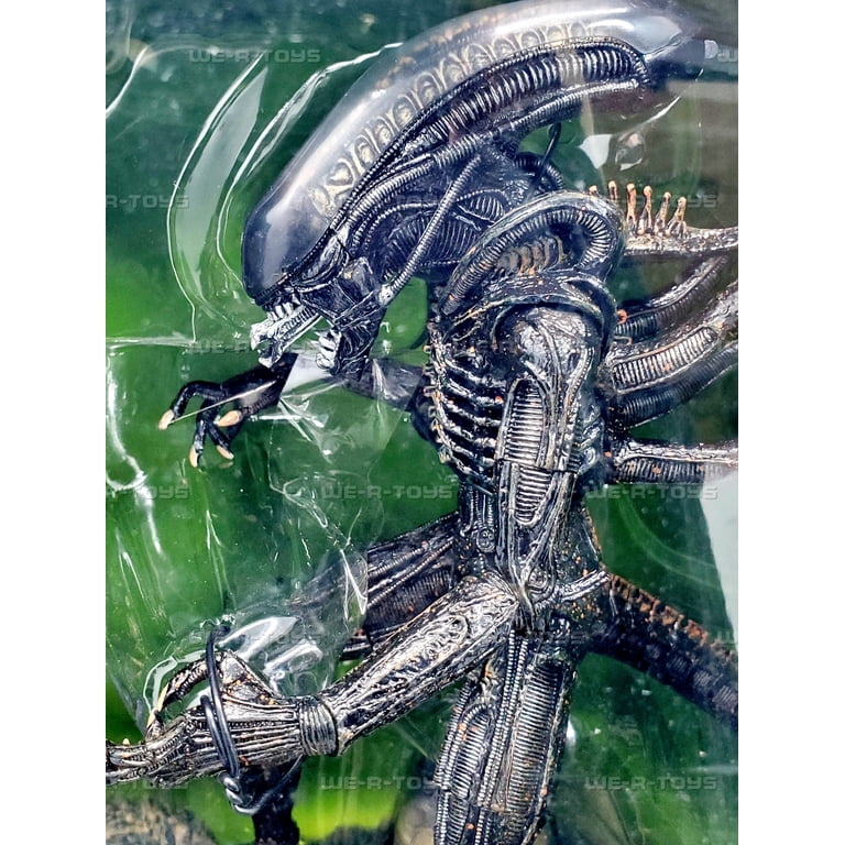 Movie Maniacs Series 5 Deluxe Alien & Predator Figure Set