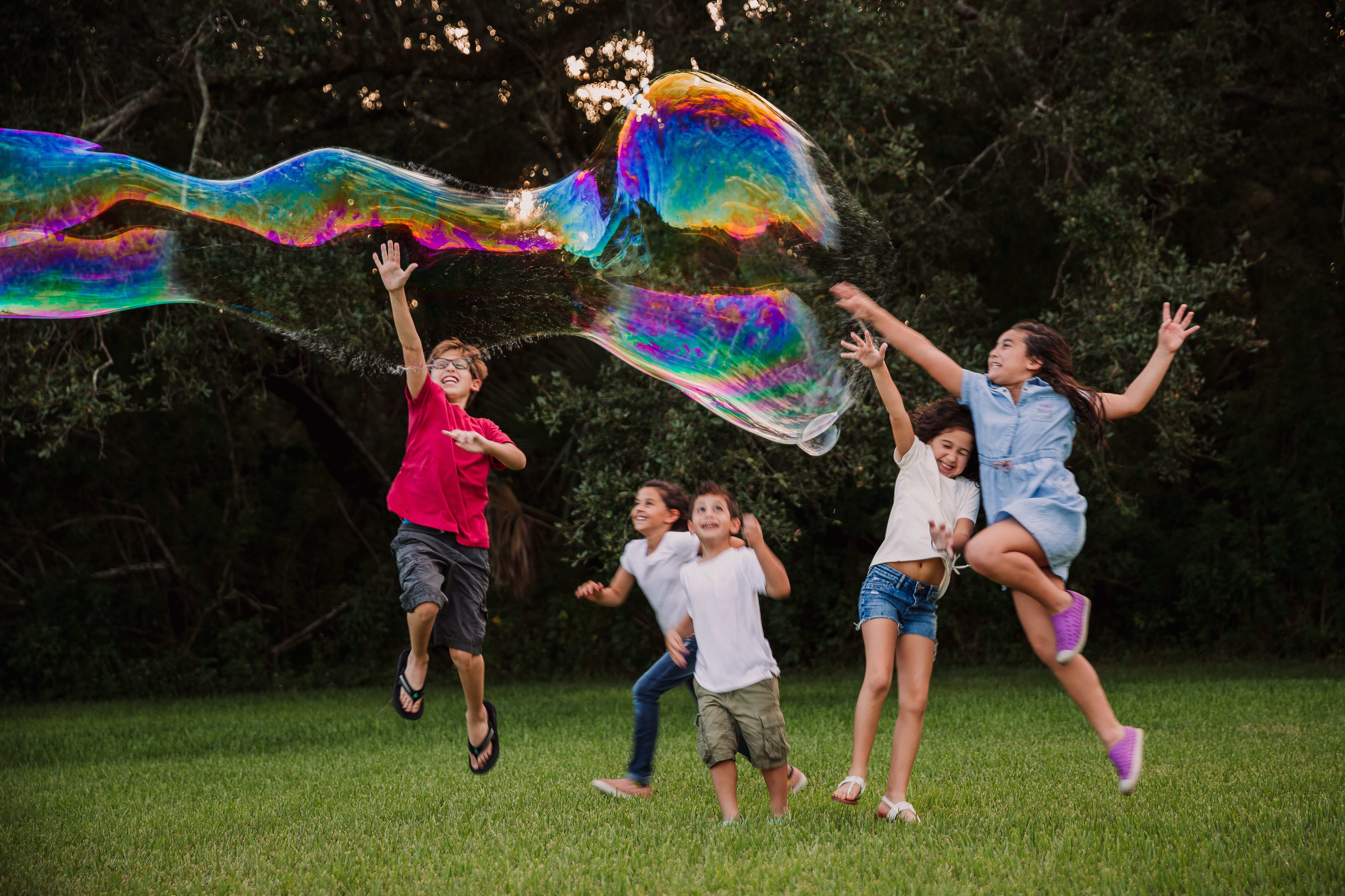 Making Giant Bubbles – Child Care Resource Service