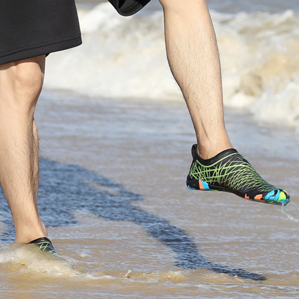 VIFUUR Femmes Hommes Chaussures de Sport Nautique Chaussettes en Maille réglable Aqua Yoga Pieds Nus pour Piscine Plage Surfi 