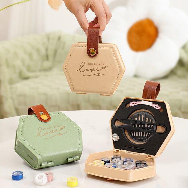 Kit de costura multifuncional hexagonal Bolsa de almacenamiento Juego de 22 piezas con tijeras, regla, enhebrador de agujas, dedal, agujas, carretes de 16 hilos para principiantes y costureras