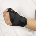 thumbnail image 3 of Qarigey Muñequera Manga de la yema del dedo Protector de articulación transpirable Vendaje de absorción de impactos Compresión para entrenamiento guantes y mitones Negro Qarigey AP018250-01, 3 of 6