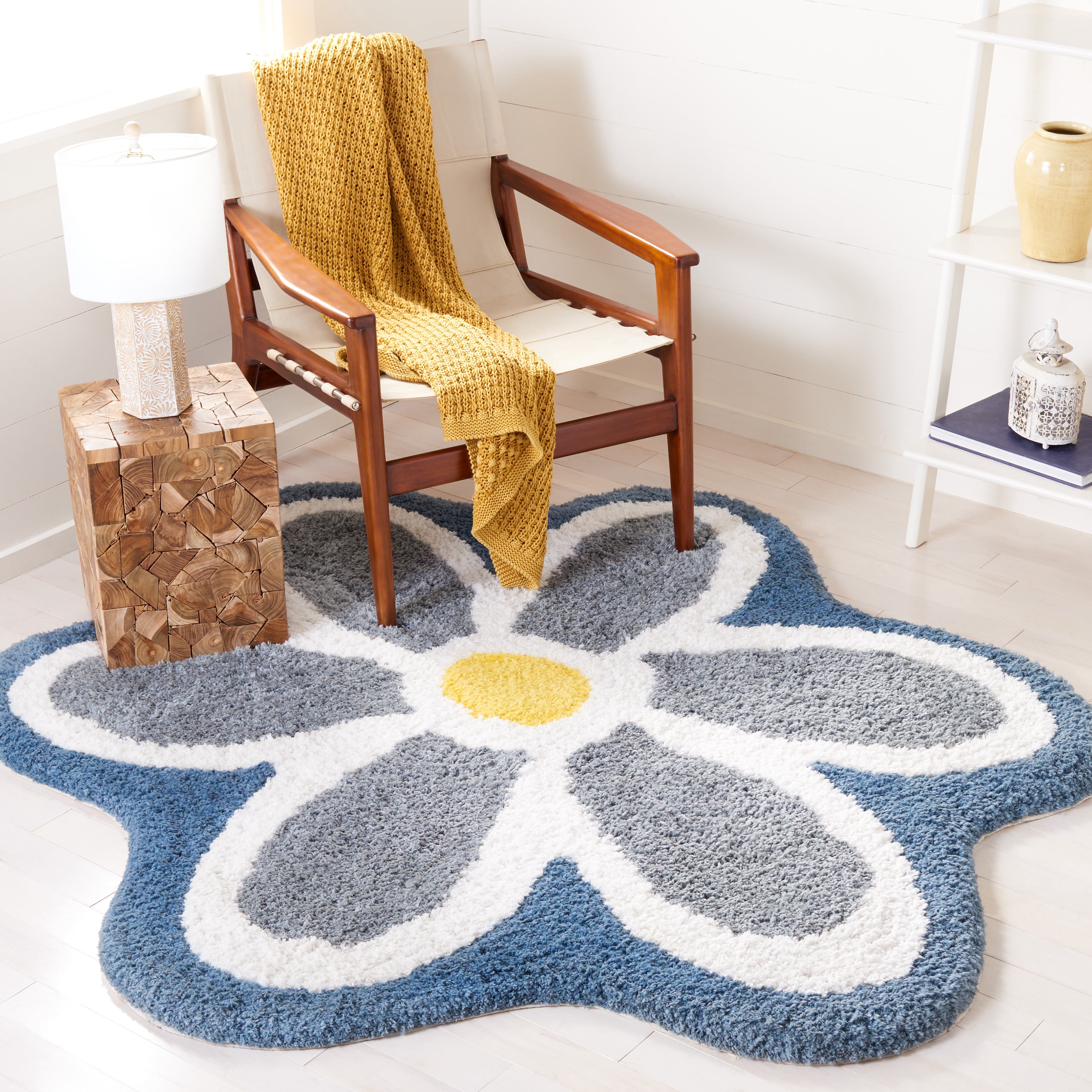 SAFAVIEH Novelty Taneka Floral Area Rug, Ivory/Blue, 6' x 6' Round