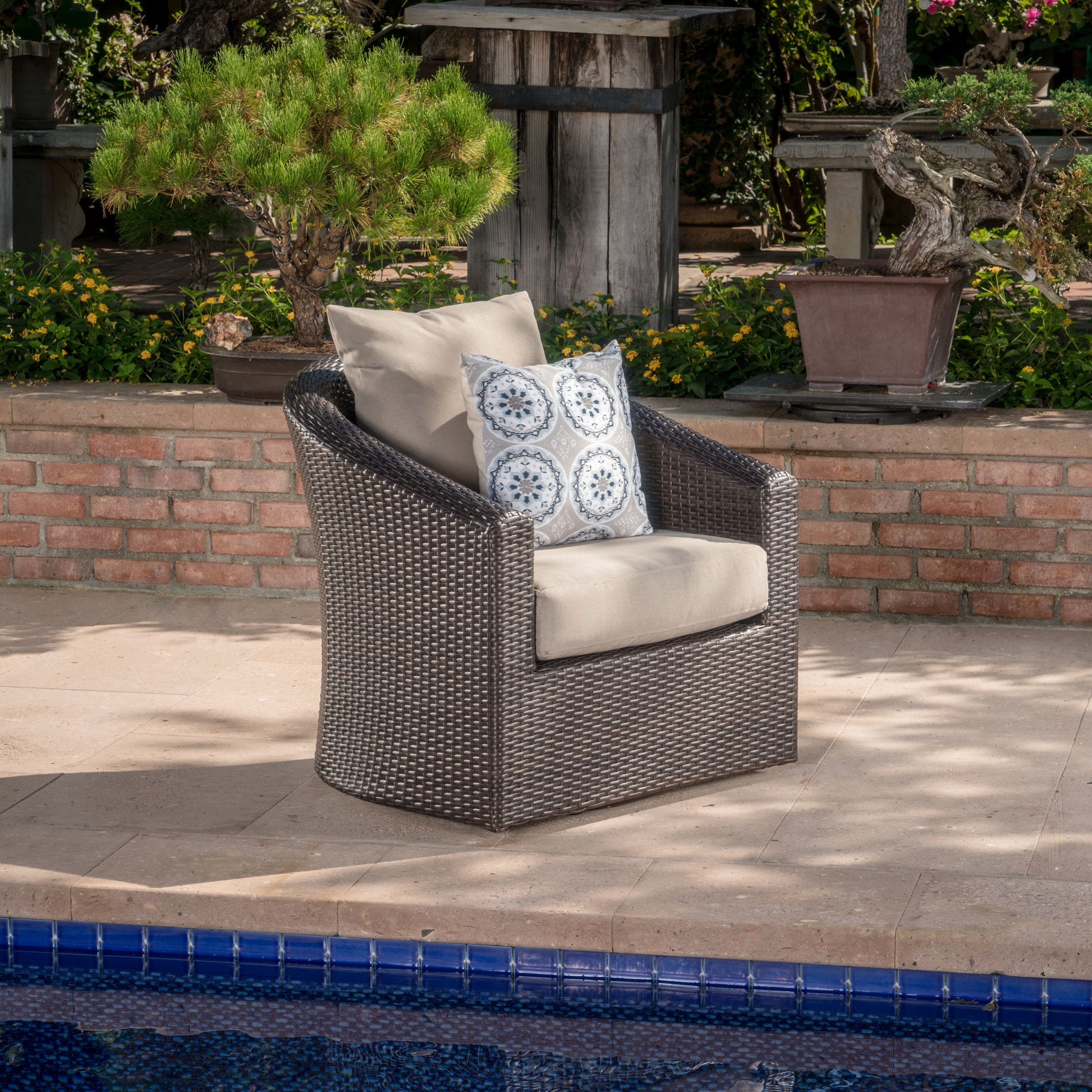 Swivel Chair, Outdoor Aluminum Frame Wicker Rotatable Chair for Patio Garden, Brown and Beige