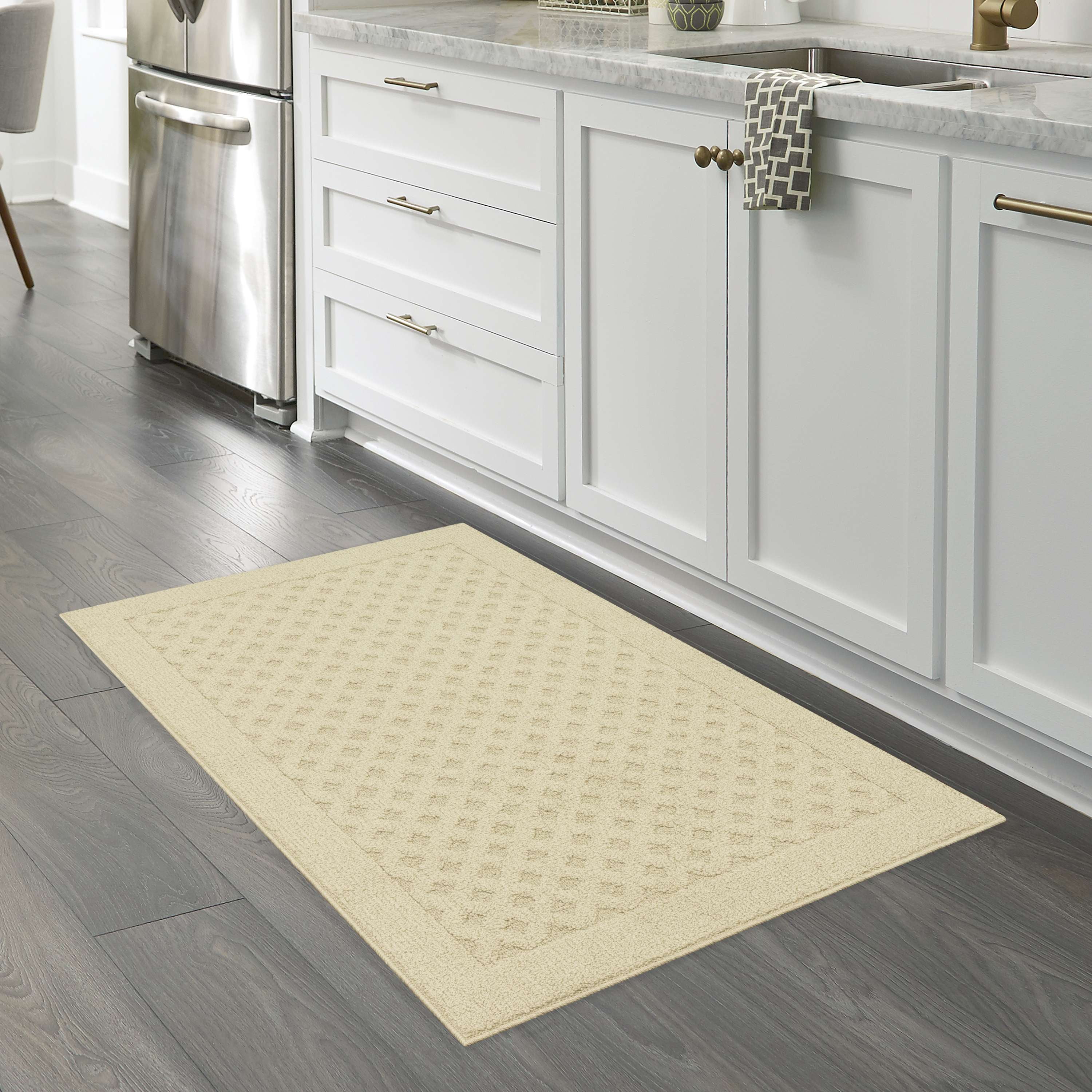 Mainstays Dylan Solid Diamond Indoor Accent Rug, Beige, Skid-Resistant, 2'6" x 3'10"