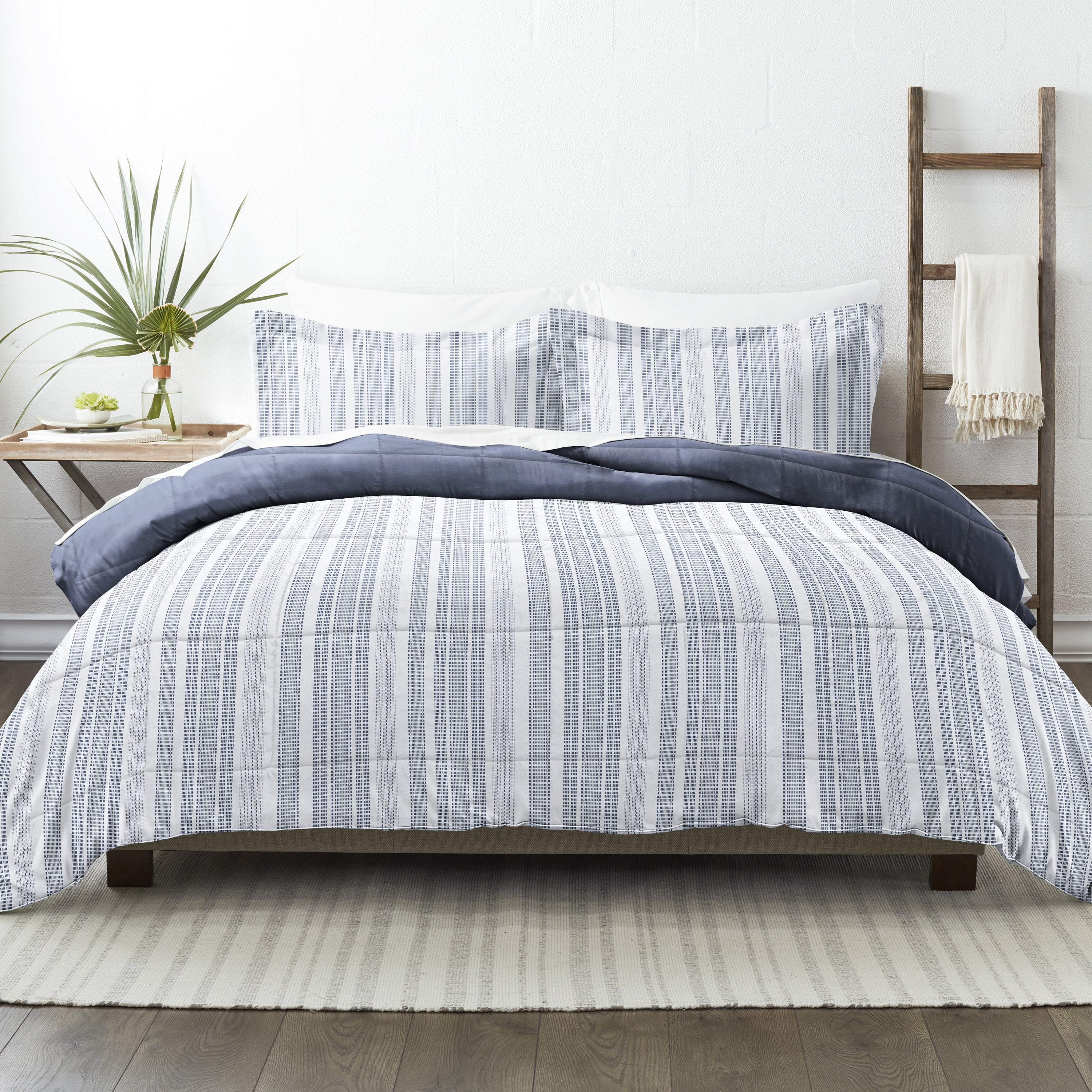 Noble Linens 2-Piece Navy Farmhouse Dreams ReversiblePrint Comforter Set, Twin/TwinXL