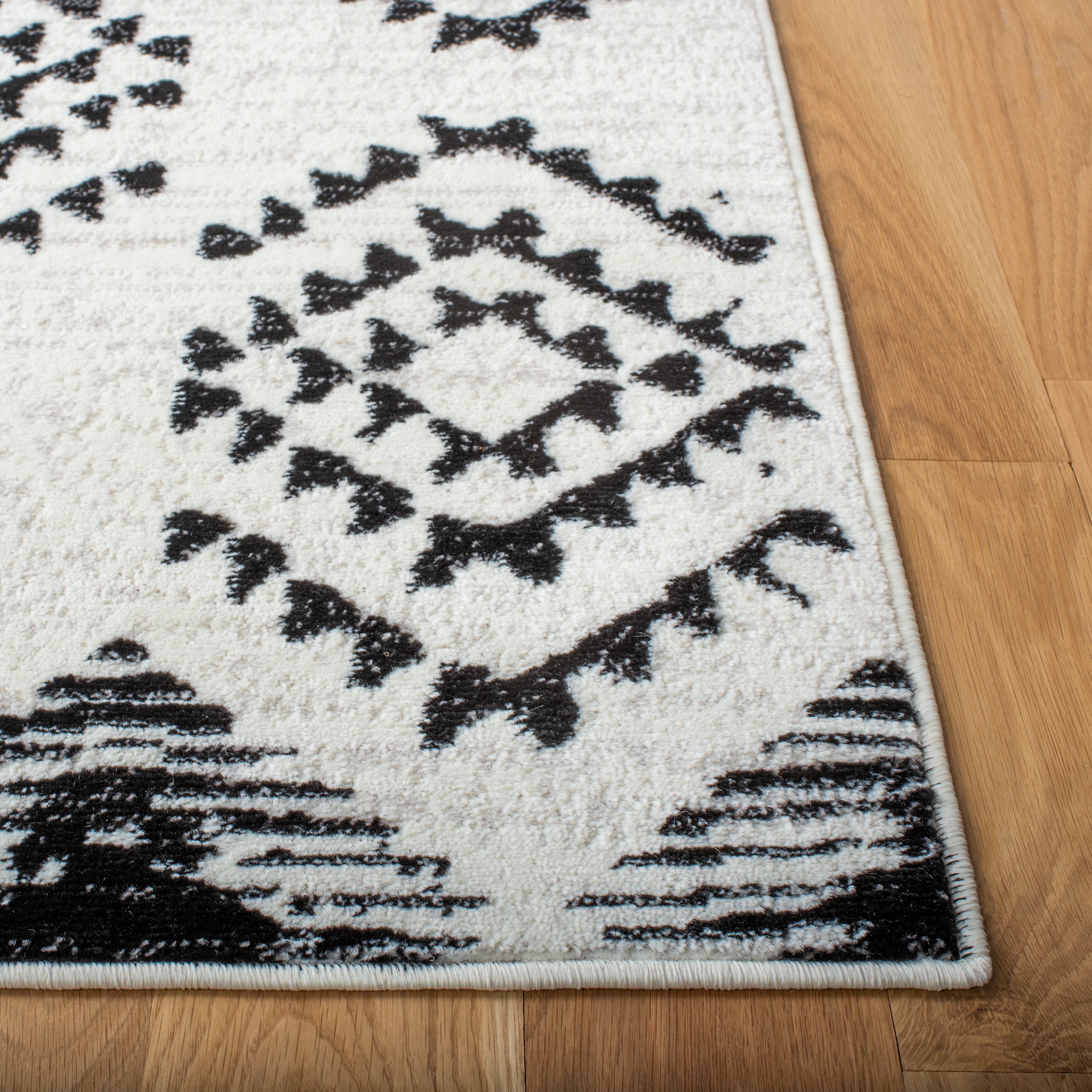 SAFAVIEH Skyler Kandace Oriental Area Rug, Ivory/Black, 4' x 6'
