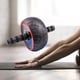 thumbnail image 5 of Rueda abdominal para ejercicios de fuerza abdominal y del tronco para hombres y mujeres. rojo, 5 of 9