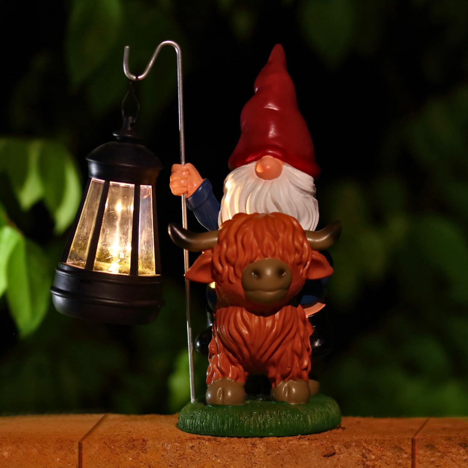 Garden Gnomes Outdoor, Highland Cow Decor, Gnomes Decorations for Yard, Gnomes Cow Decor for Outside, Gnome Garden Decor with Solar Lights, Outdoor Solar Garden Statues, Gnomes Gifts for Women