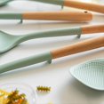 thumbnail image 4 of Juego de Utensilios de Cocina de Silicona de 5 Piezas con Manejar de Madera, Espátula Antiadherente, Juego de Cocina, Espátula para Freír, Cucharón, Cuchara para Arroz, 4 of 10