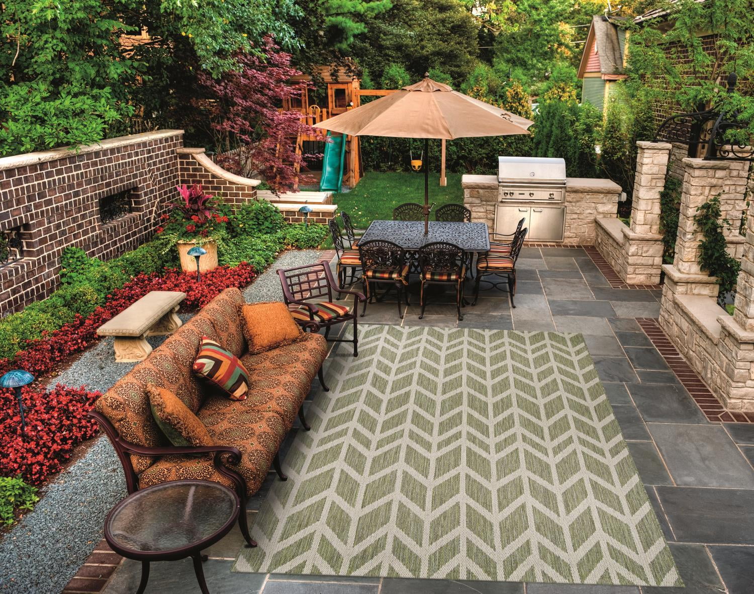 Couristan 7.5' x 7.5' Sage and Champagne Chevron Outdoor Rug