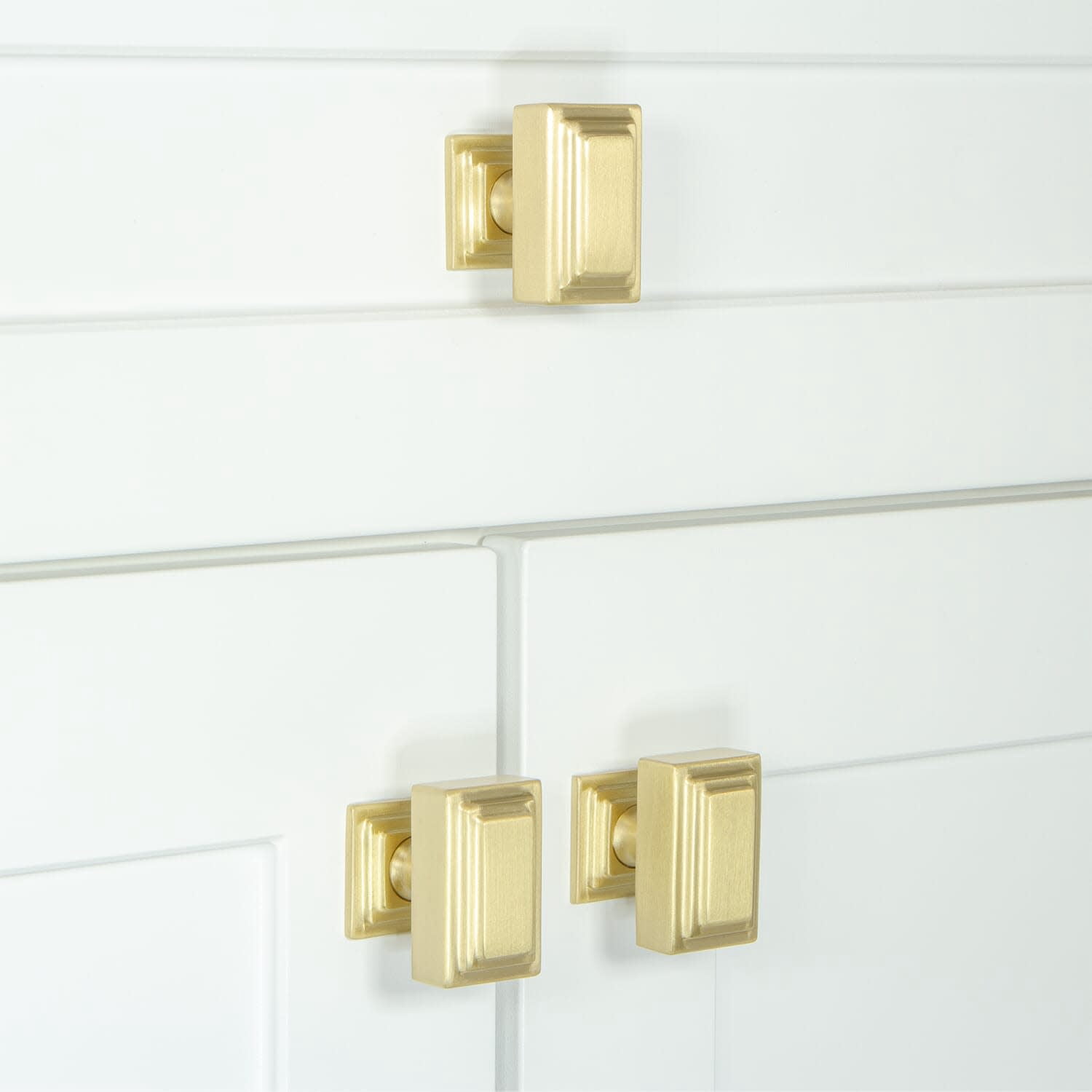Grandeur 804675 Carre 1-3/4” Crystal Rectangular Emerald Cut Cabinet Knob - Brass