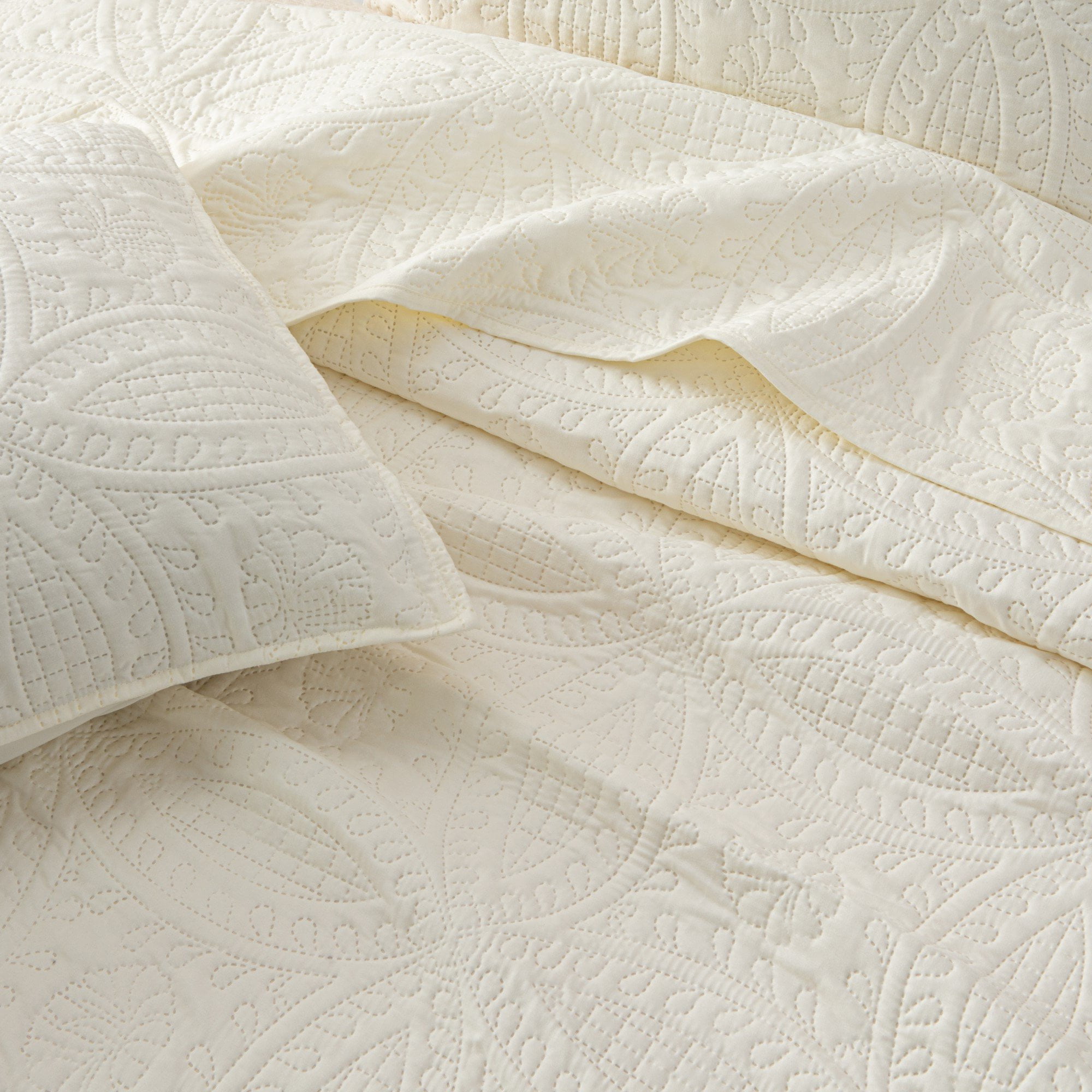 Great Bay Home Pinsonic Medallion Reversible Quilt Set With Shams  (Full / Queen, Cream)