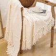 thumbnail image 4 of Texturerad Stickad Pläd med Fransar - Mjuk, Mysig Filt för Soffa, Säng, Vardagsrum - 127 x 165 cm, 4 of 5
