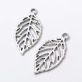 thumbnail image 4 of Colgantes Sunnimix 13 Piezas clasificadas plata antigua hojas de arce forma joyería encantos, 4 of 6