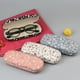 thumbnail image 2 of 4 Piezas Estuches para Gafas Estuche Rígido para Gafas para Mujer Tela Floral Estuche para Gafas Retro Portátil 4 Colores Florales, 2 of 5