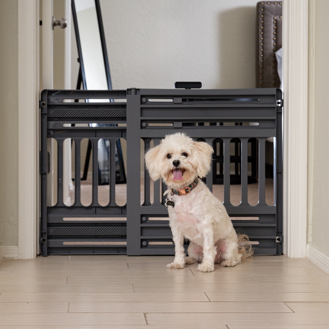 IRIS 24"-39" Portable Expandable Pet Gate, Adjustable Pet Barrier for Puppy Small to Medium Dogs Fits Most Doorways