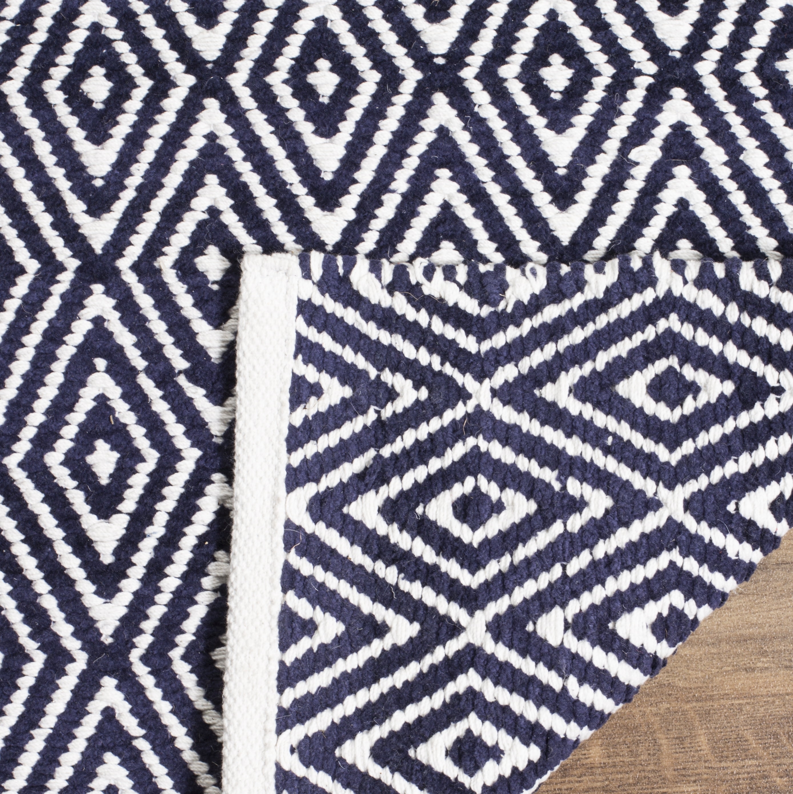 SAFAVIEH Boston Victoria Geometric Cotton Area Rug, Navy, 3' x 5'