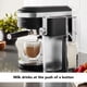 thumbnail image 4 of Máquina de café espresso KitchenAid KES6404 con espumador de leche automático, 4 of 8