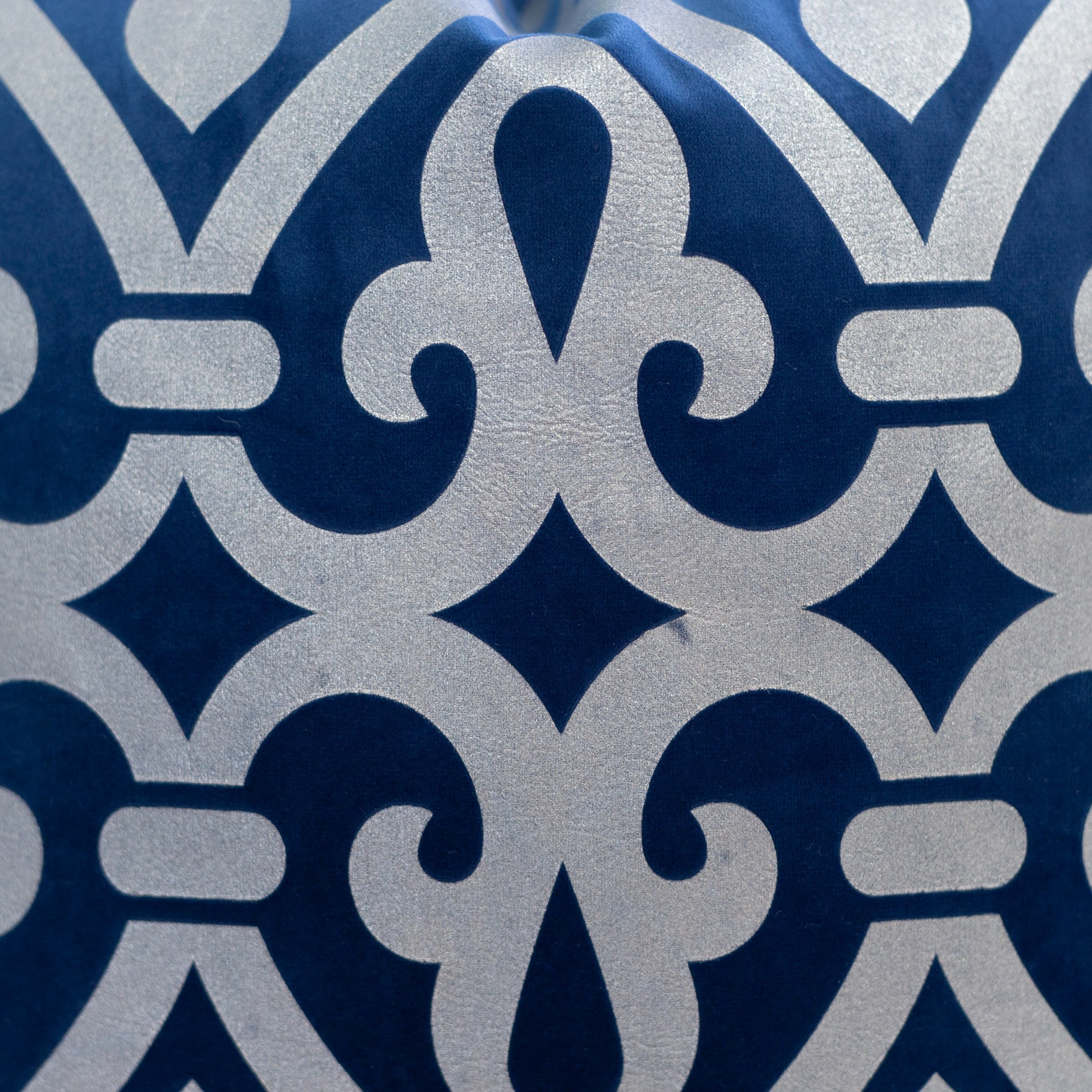 Finley Indigo Abstract Polyester 20 in. x 20 in. Throw Pillow (Set of 2)