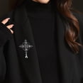 thumbnail image 4 of HUGFEGWE Broches Croisées Style Baroque pour Femmes Mode Classique Cristal Incrusté Perle Pendentif Crucifix Corsage Col à Revers U2537-32677, 4 of 7