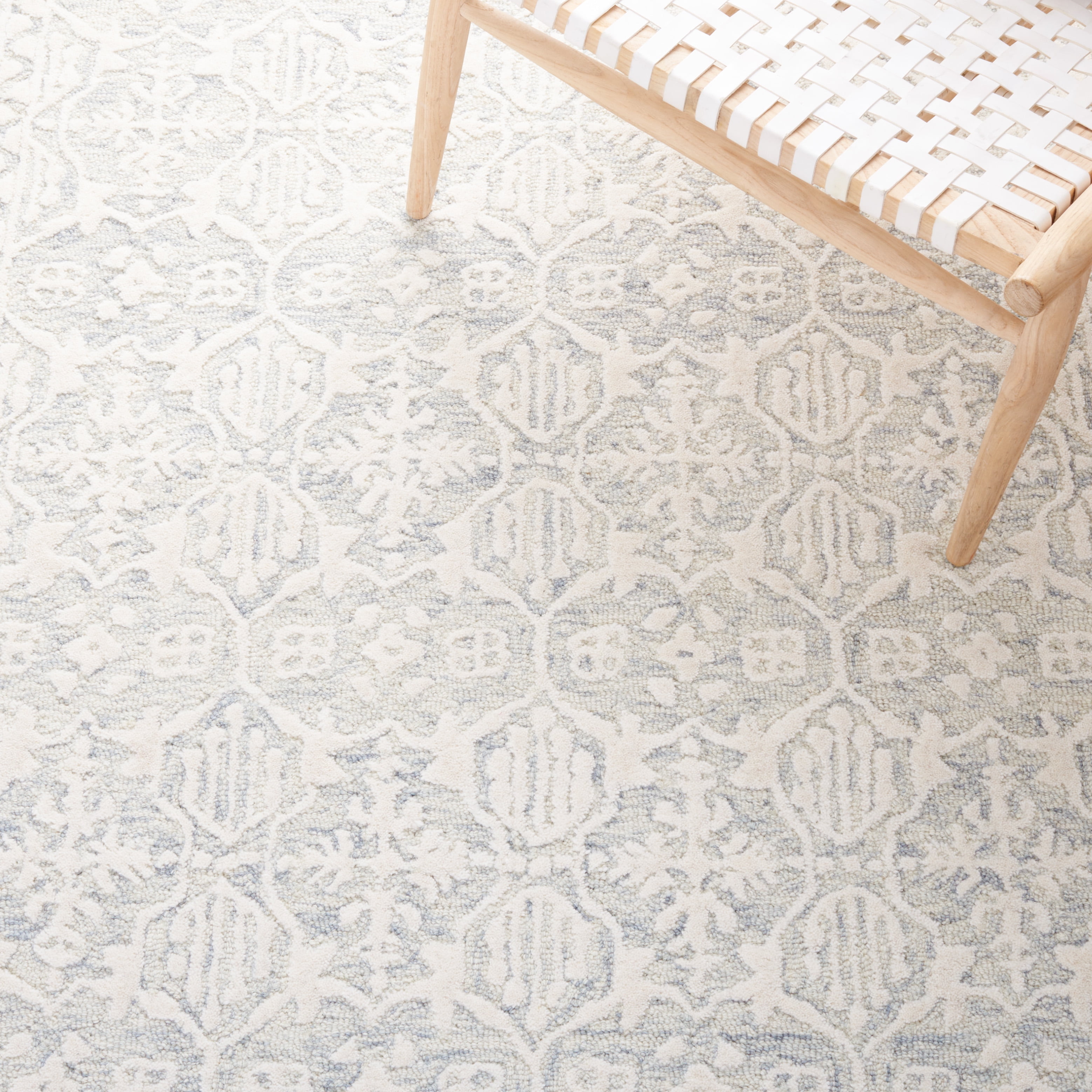 SAFAVIEH Metro Lorenzo Medallion Area Rug, Light Grey/Ivory, 6' x 6' Square