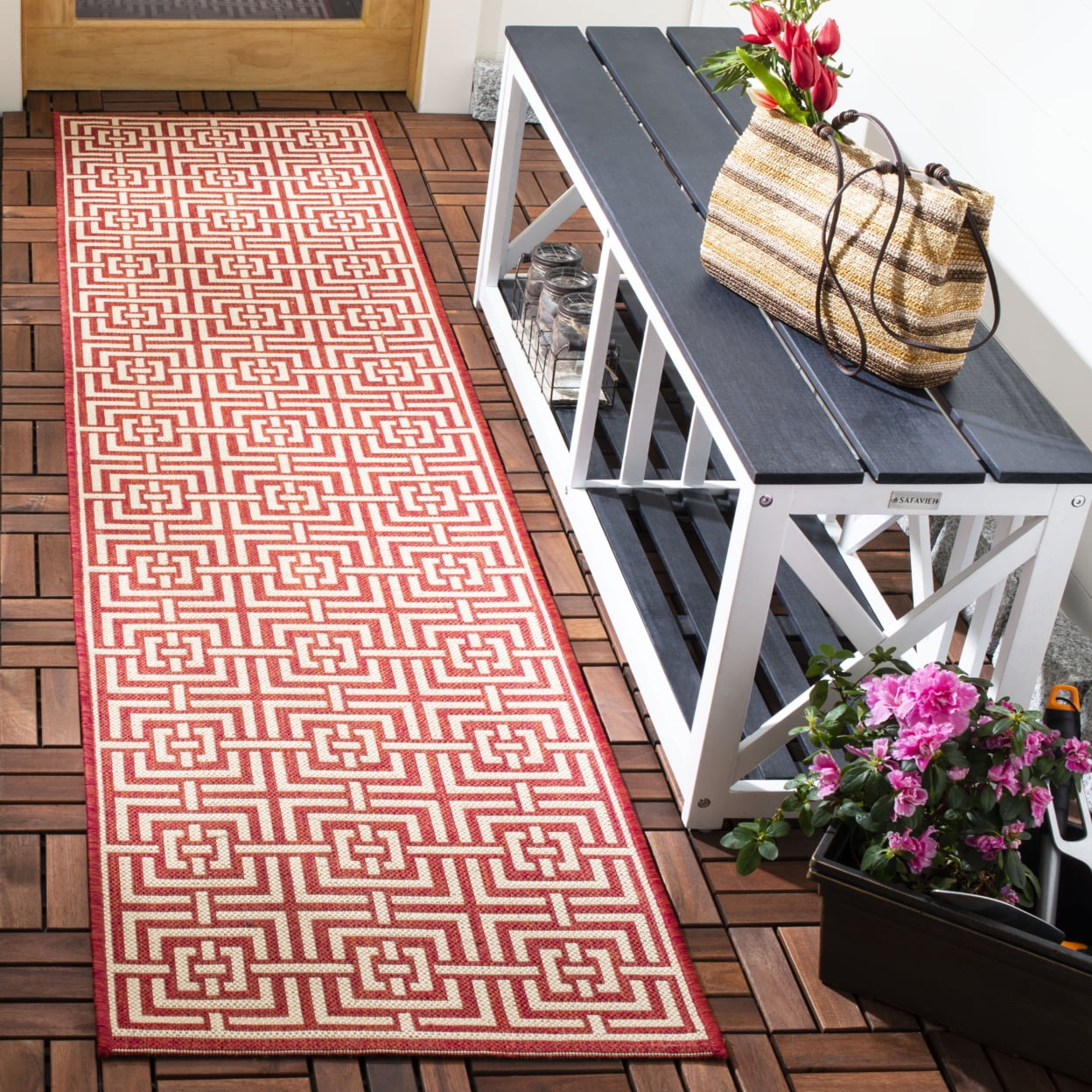 SAFAVIEH Beach House Bethanie Geometric Indoor/Outdoor Area Rug, Red/Creme, 4' x 6'