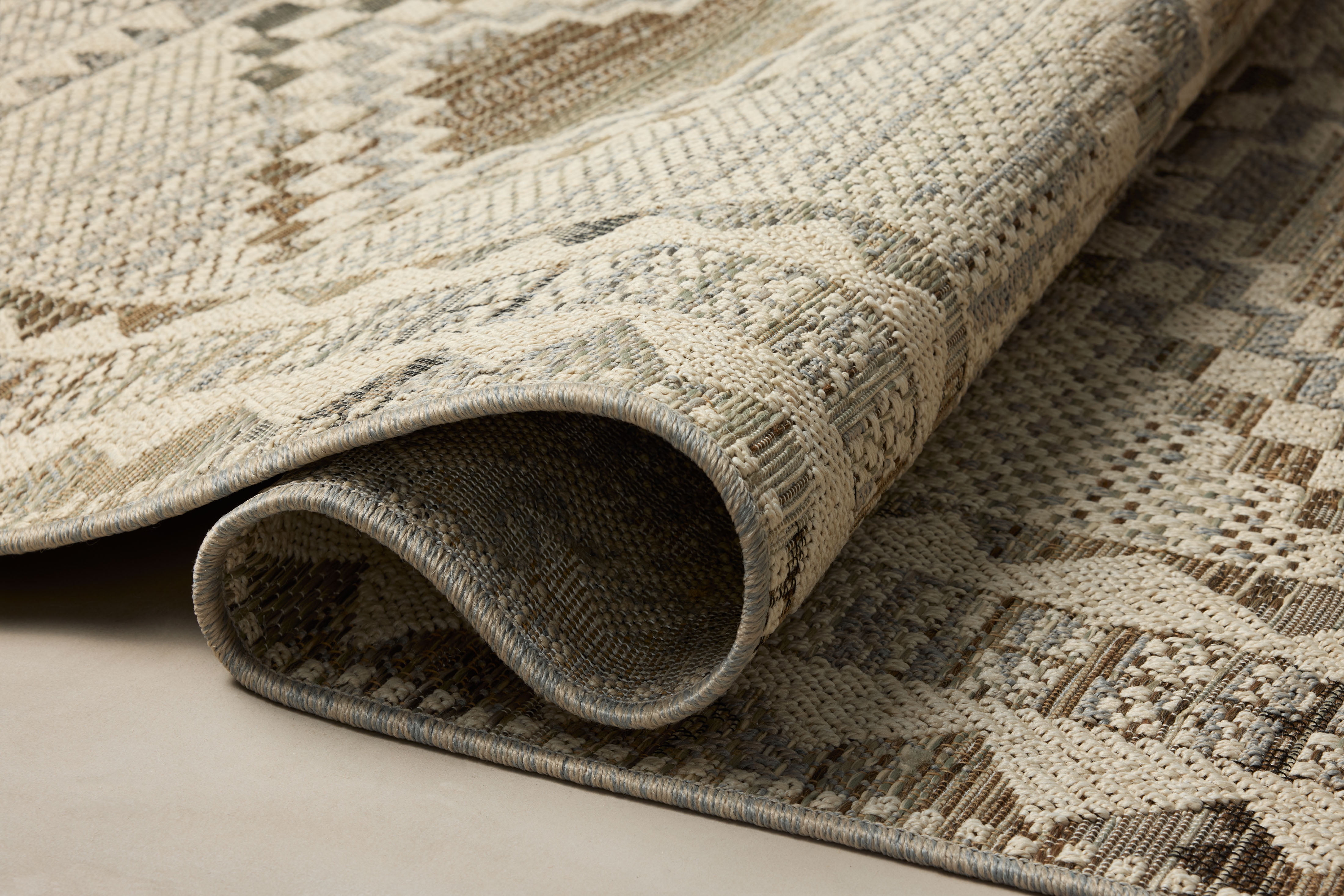 Loloi Saylor Ivory / Granite Indoor/Outdoor Area Rug