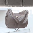 thumbnail image 3 of Bolso de hombro de piel de vaca de gran capacidad con forma de concha, estilo europeo y americano, informal, sencillo y versátil, para desplazamientos diarios, 3 of 5
