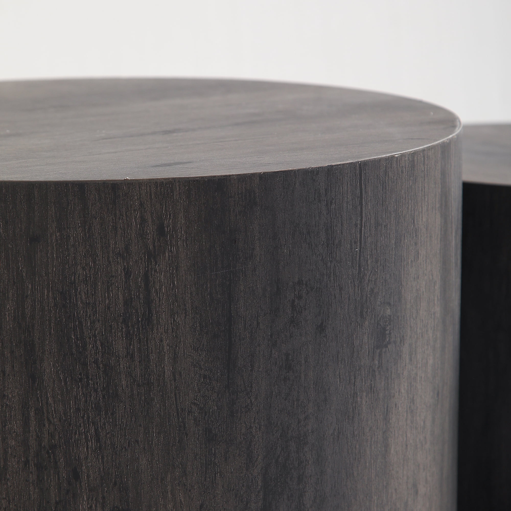 Leumius Set of 2 Nesting Coffee Tables, Round Modern Circle Wooden Accent Side End Tables for Small Space Living Room Bedroom Black