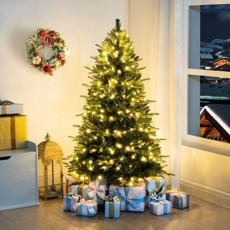 Naomi Home 4.5ft Prelit Artificial Christmas Tree with 810 Branch