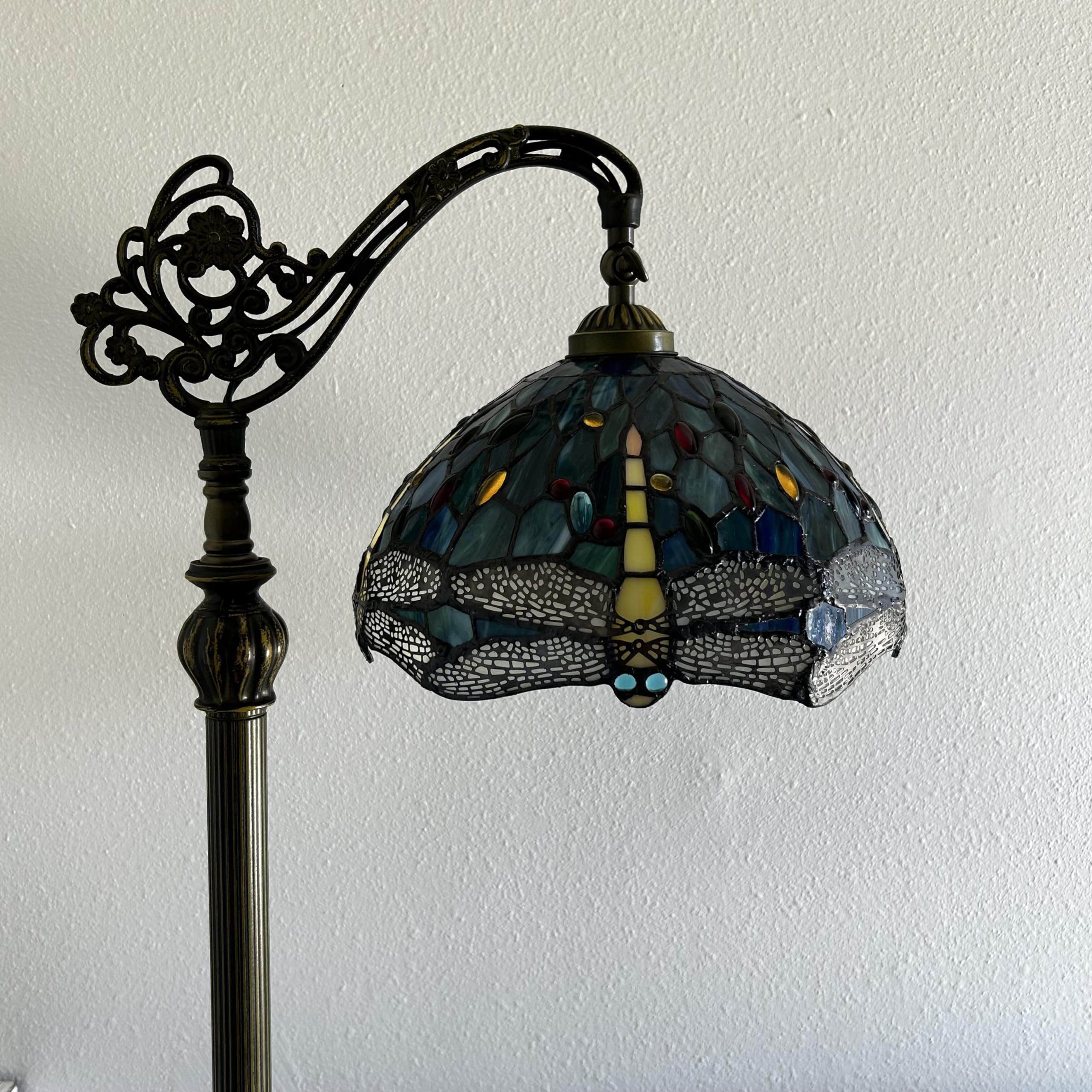 Enjoy Décor Lamps Tiffany 1-Light Dragonfly Gooseneck Adjustable LED Bulb Included Reading Floor Lamp with Stained Glass Bowl Multicolor