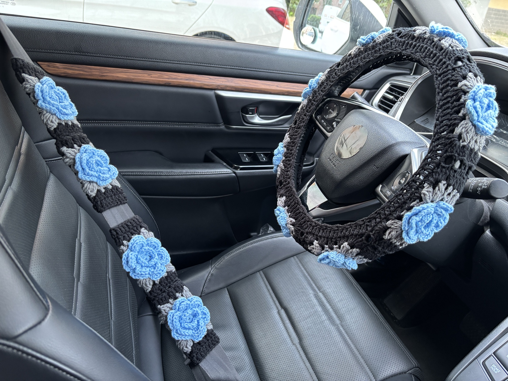 Crochet Roses Flower Steering Wheel Cover&Seat belt Cover: Car Accessory Gift