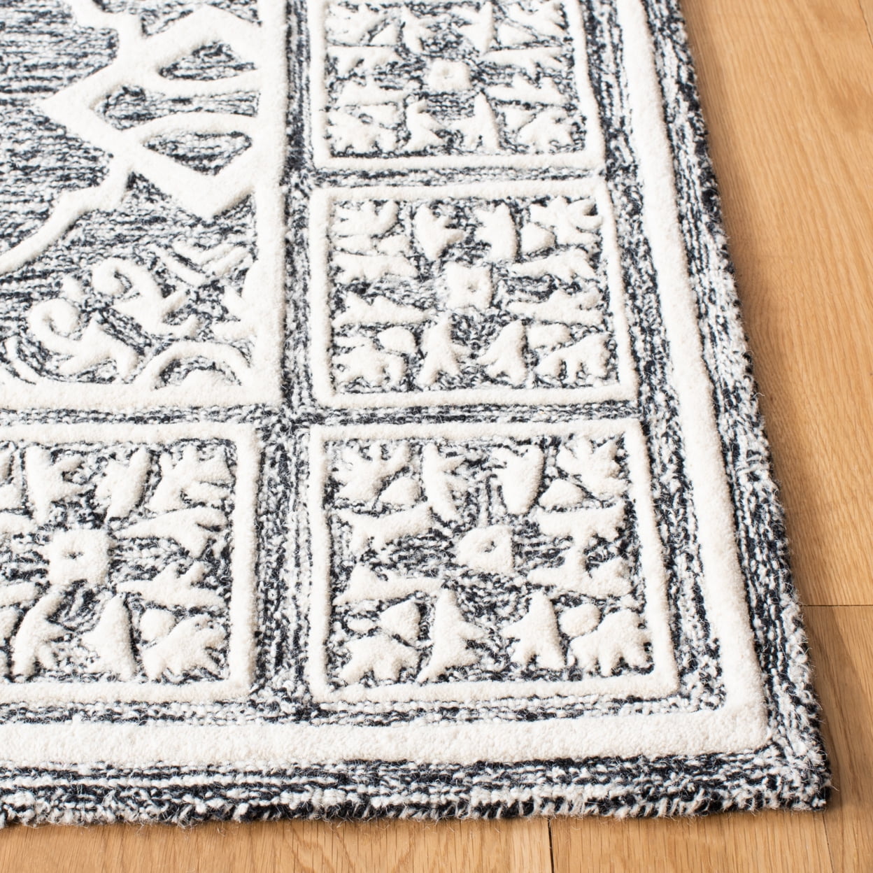 SAFAVIEH Metro Donella Medallion Area Rug, Black/Ivory, 5' x 8'