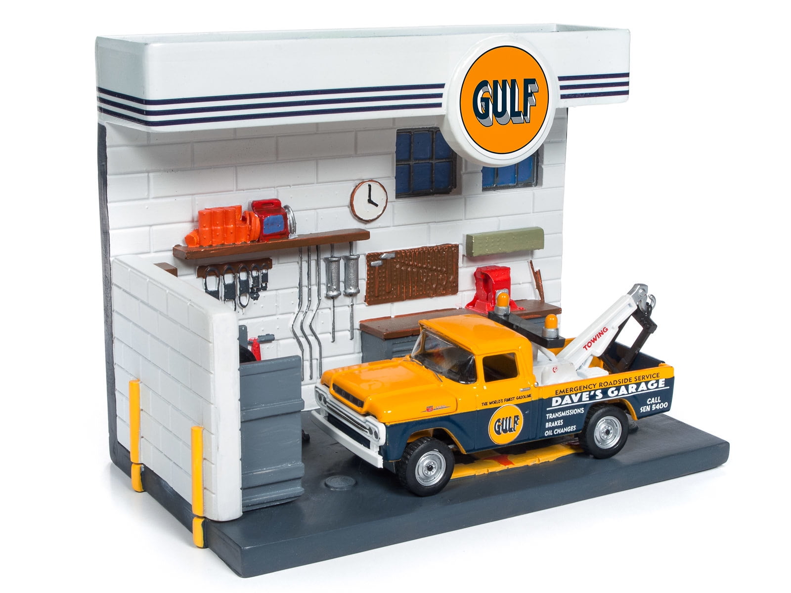 超特価SALE開催！ Truck Tow F-250 Ford 1959 and Diorama Station Service \Gulf\ ジョニーライトニング