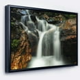 thumbnail image 1 of Designart - Cascade à Mouvement Lent sur Rochers - Impression sur Toile Encadrée Paysage, 1 of 4
