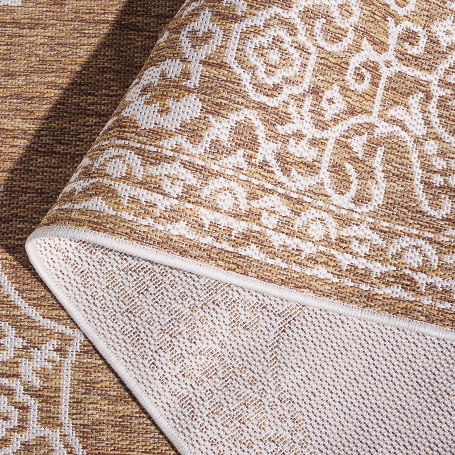 SAFAVIEH Beach House Hubert Medallion Indoor/Outdoor Area Rug