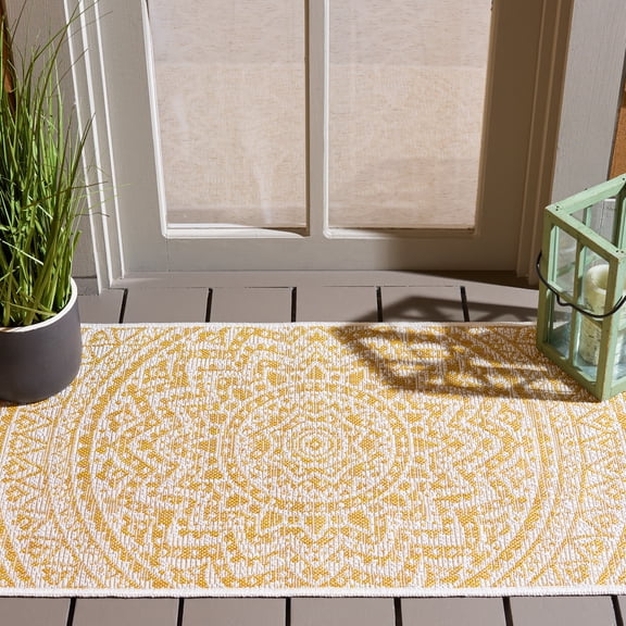 SAFAVIEH Courtyard Josiah Floral Medallion Indoor/Outdoor Area Rug, Ivory/Gold, 2'7" x 5'