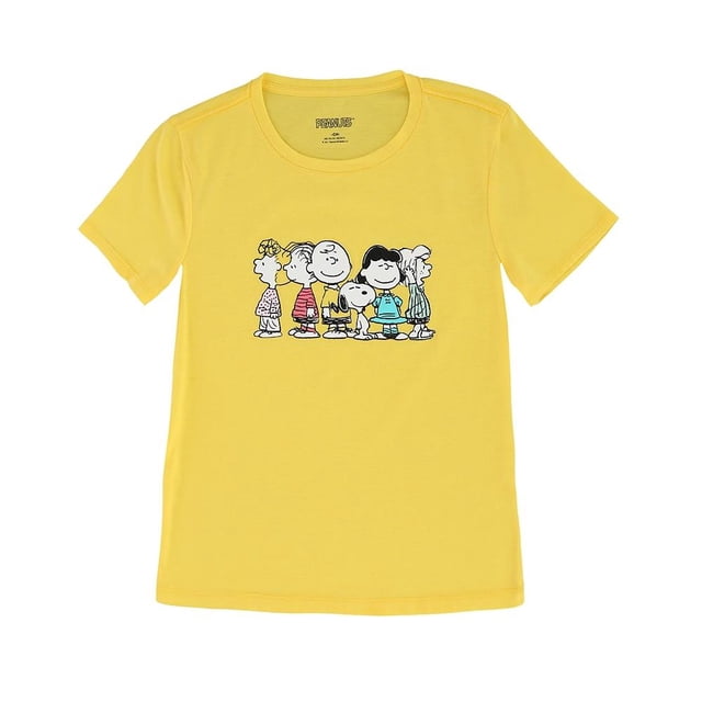Set de Pijama Pantalón Peanuts Talla EXG Amarillo con camiseta amarilla de manga corta que muestra un diseño original de personajes Peanuts en el centro. Confeccionado en tela suave y cómoda, ideal para ropa interior y pijamas femeninas, adecuado para uso diario y descanso.
