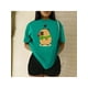 thumbnail image 1 of Playera Blusa De Capybara Enviando Un Corazon Ropa Chic Capibara Color Verde Talla Grande Marca Emil SaEs, 1 of 4