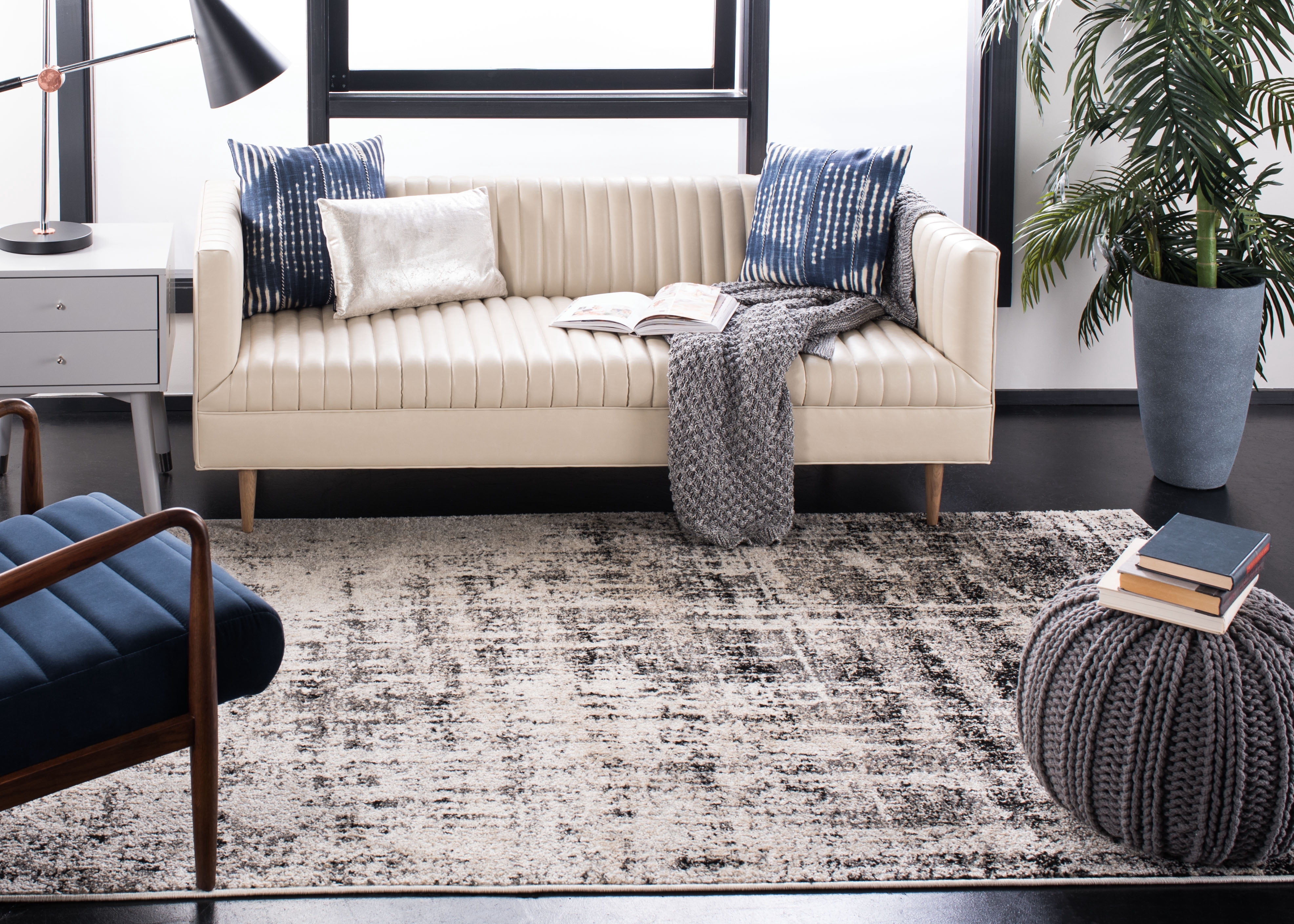 Safavieh Adirondack Boniface Distressed Area Rug, Silver/Black, 11' x 15'