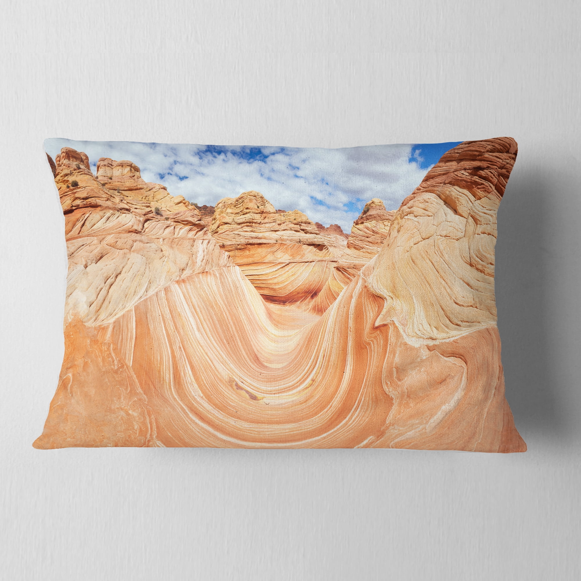 Designart Waves of Natural Wonder - Landscape Photo Throw Pillow - 12x20