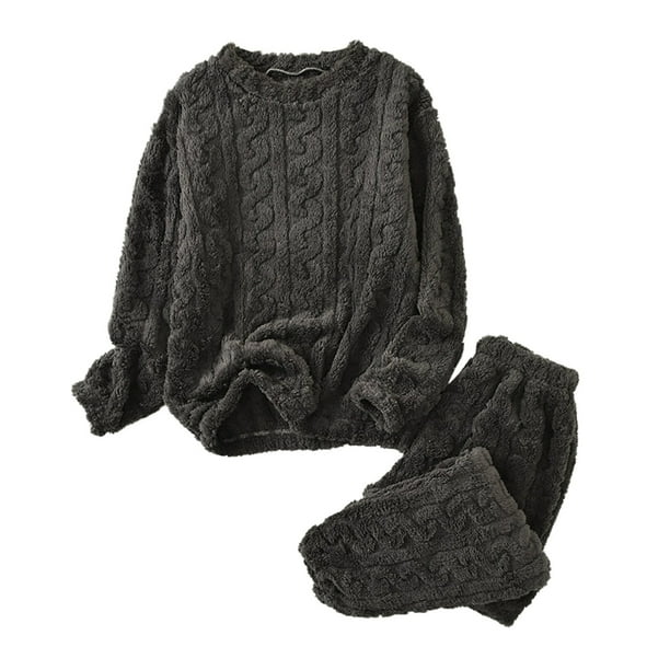 Conjunto de pijama de felpa para mujer talla grande: camiseta de manga larga y pantalones. Ropa cómoda para estar por casa en invierno con estampado jacquard.