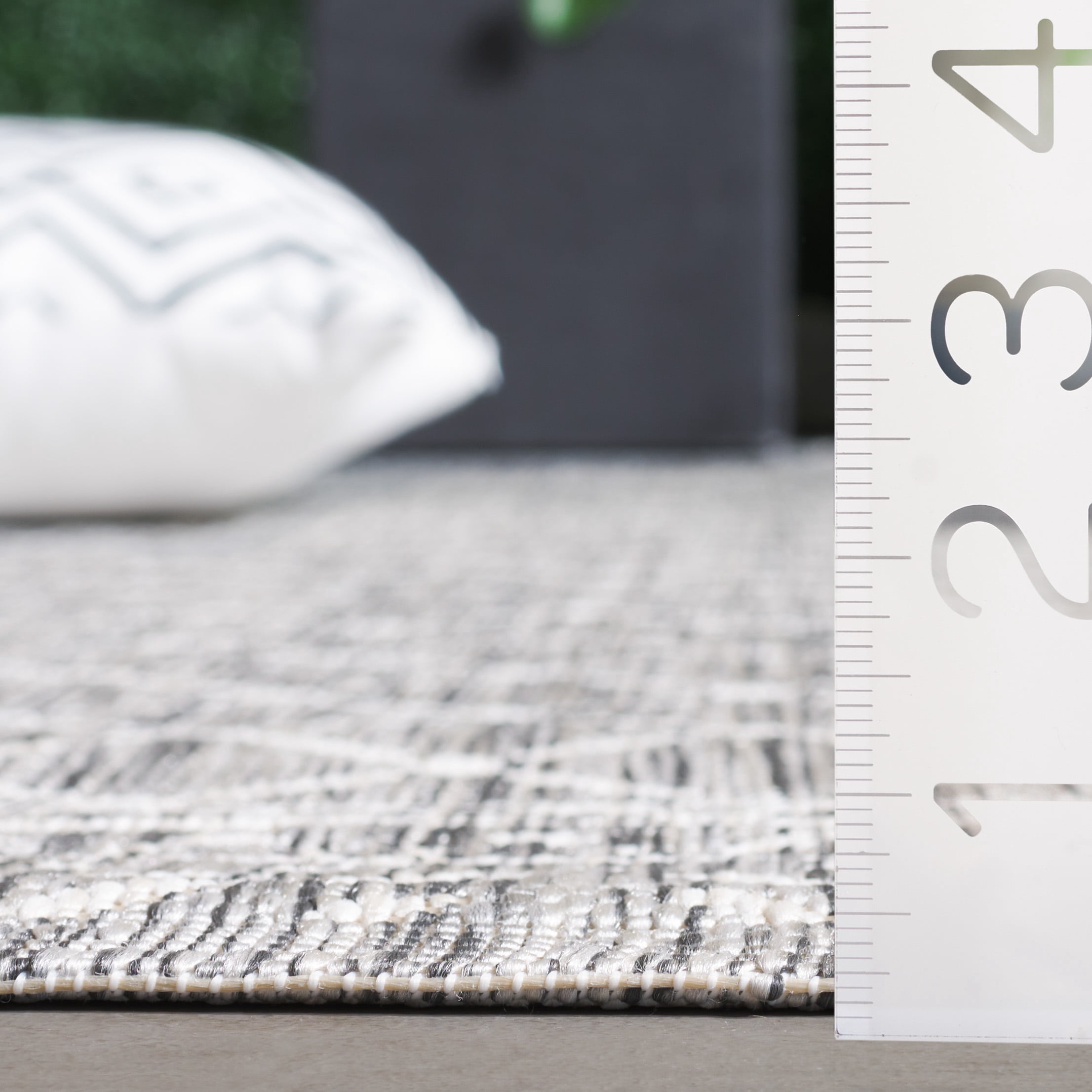 SAFAVIEH Courtyard Frazier Geometric Indoor/Outdoor Area Rug, Light Grey/Dark Grey, 8' x 10'