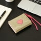 thumbnail image 4 of Cierre magnético para cartera slim | Portatarjetas • Cuero PU • Ranura Multi-Tarjeta • Negro, Rosa, Beige, Verde | 10,7x8,3x1,8cm | Resistente al agua | Accesorio portátil para cuerda de mano |, 4 of 7