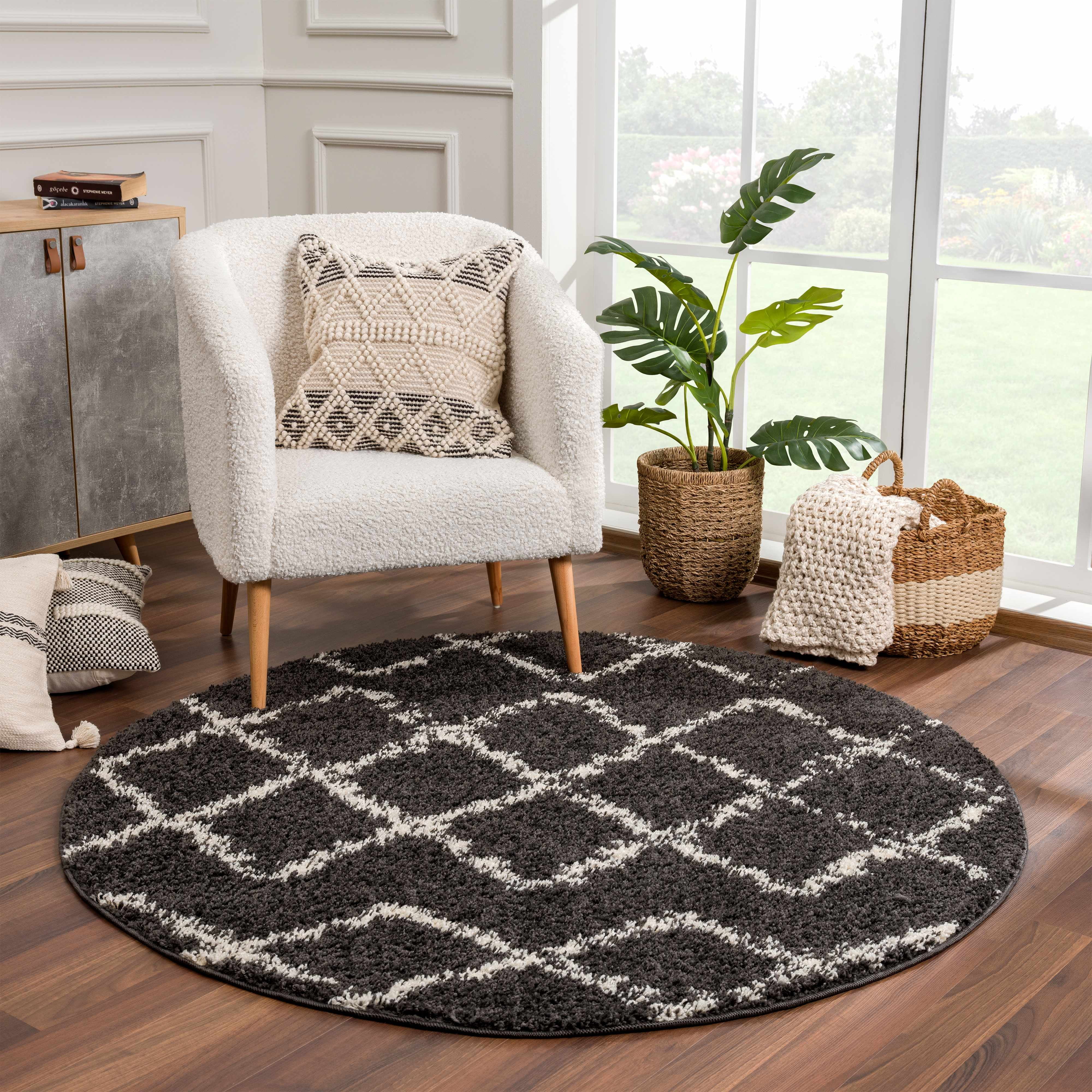 BoutiqueRugs Ayden Black Trellis Shag with Tassels Area Rug - Charcoal, Peach - 3'11" x 5'7"