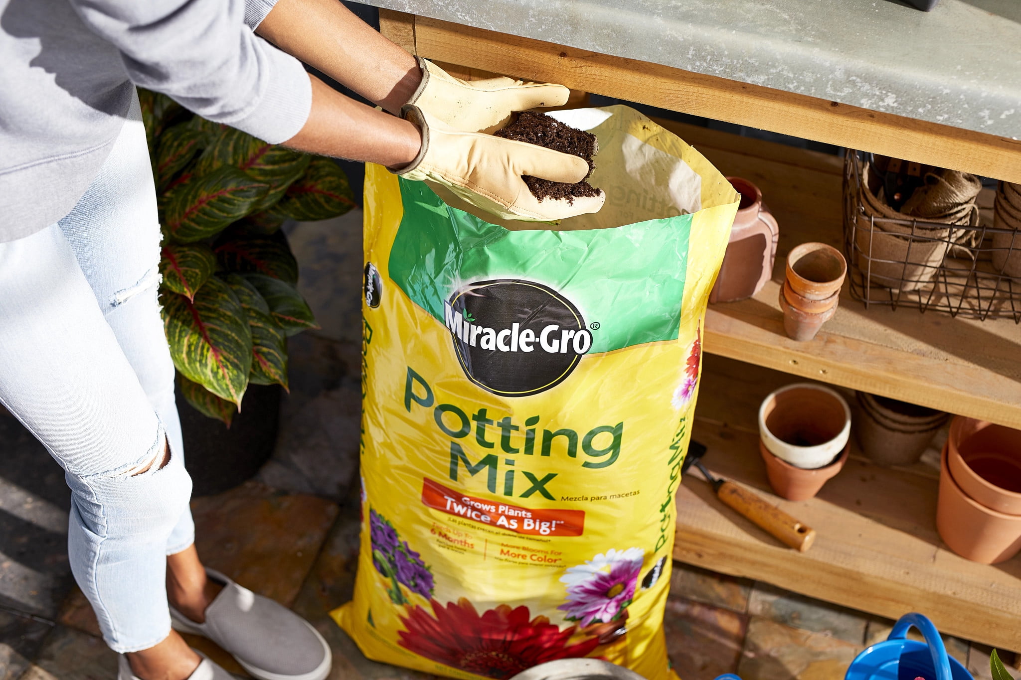 Miracle-Gro Potting Mix Bulk Pallet, For Container Plants, Flowers, 78 cu. ft.