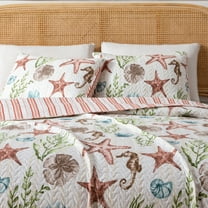 Great Bay Home Coastal Beach Reversible Reversible Quilt Set With Shams (Twin, Castaway)